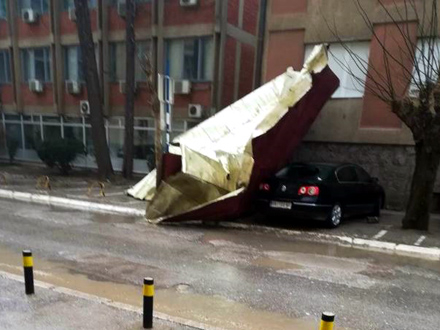 Oštećen najmanje jedan automobil FOTO: Vranje News